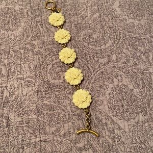 Lucky Brand ivory color flower bracelet